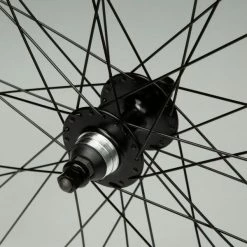 ROUE FIXIE 700 BLANC ARRIERE -Pedale Ravie Soldes Magasin roue fixie 700 blanc arriere 2 600x600 1